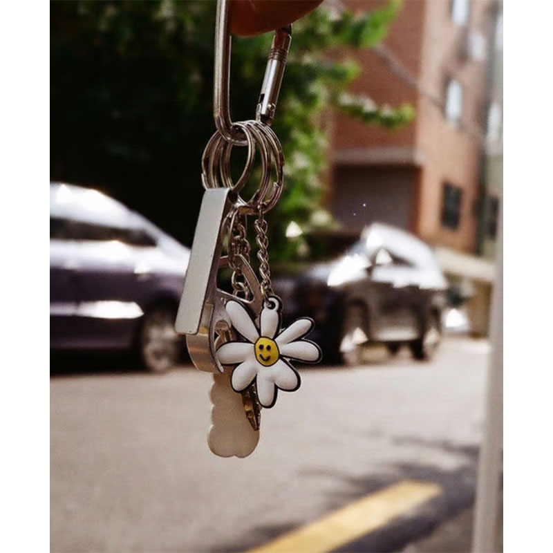 LABROS(ラブロス)/ DAISY RUBBER KEYCHAIN -WHITE-