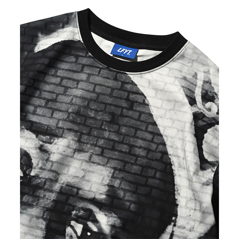 LFYT(エルエフワイティー)/ BIGGIE MURAL TEE -BLACK-