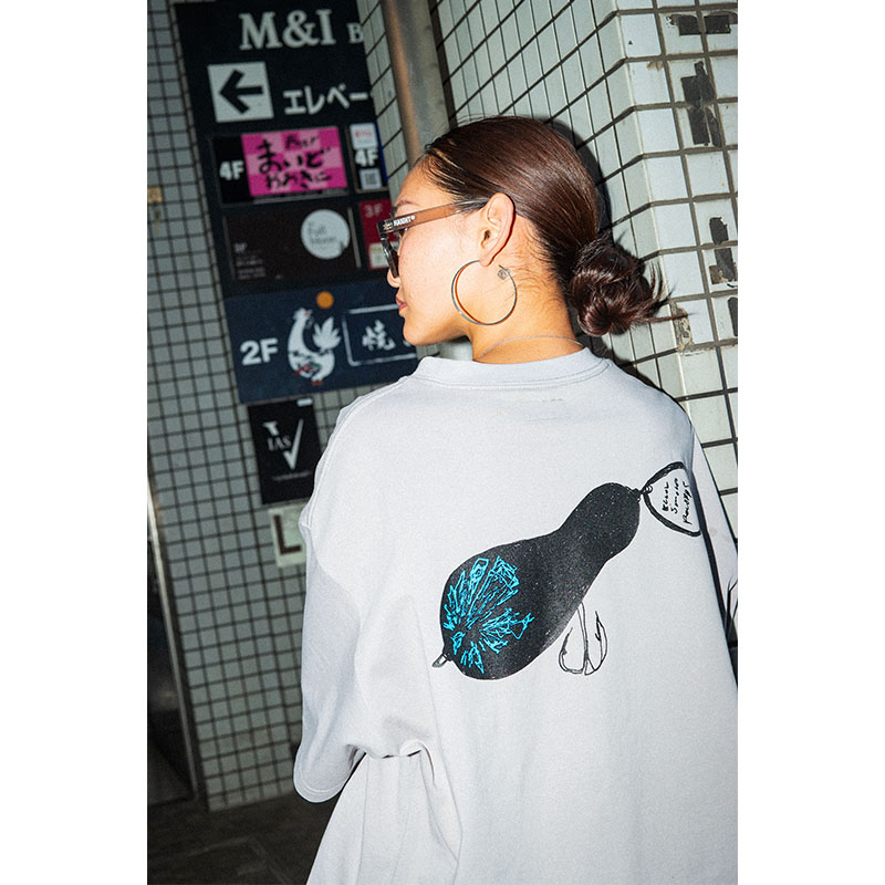 HAIGHT(ヘイト)/ "K-BOMB"KB LURE TEE-2COLOR-
