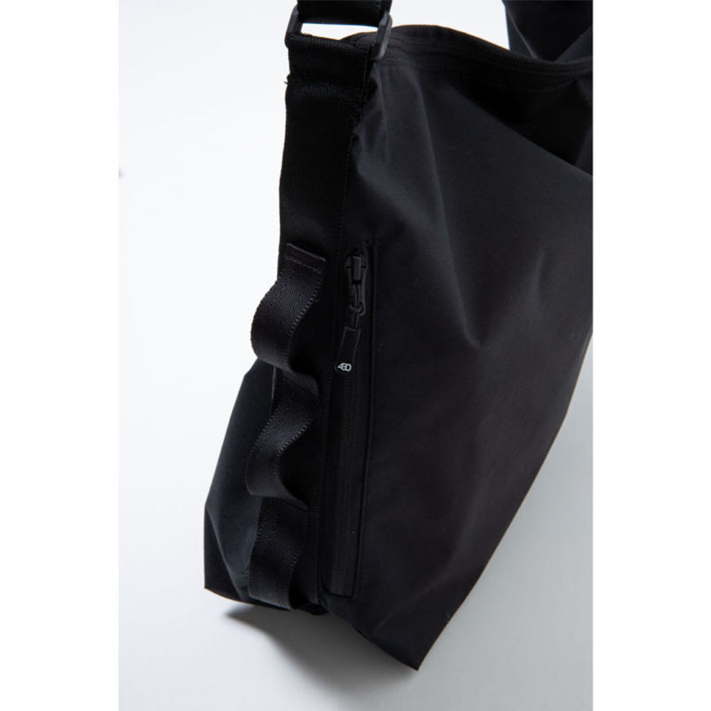 430(フォーサーティー)/ LYR BIG BOAT SHOULDER BAG -BLACK-