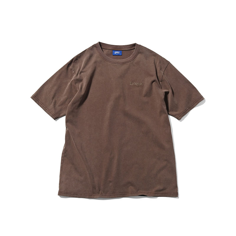 LFYT(エルエフワイティー)/ OLD ENGLISH LOGO PIGMENT DYED TEE -4.COLOR-(BROWN)