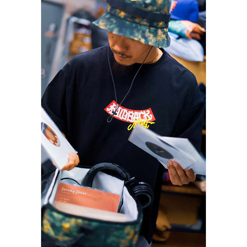 HAIGHT(ヘイト)/ RAIDBACK ARCH LOGO Tee ft.CASPER -2.COLOR-