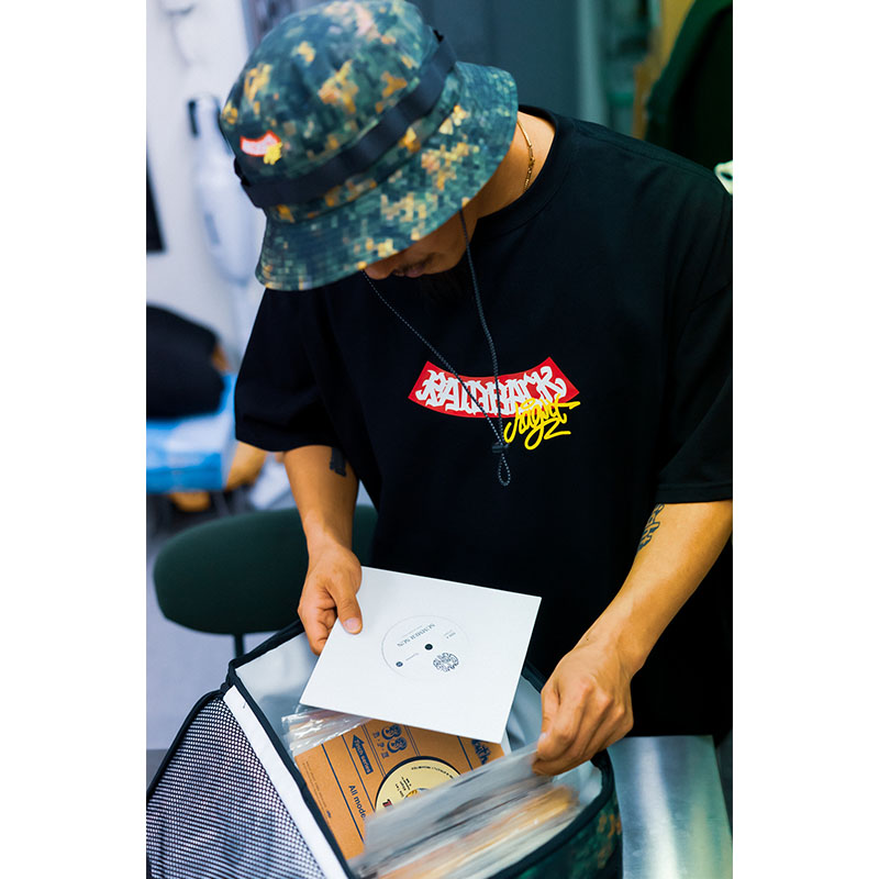 HAIGHT(ヘイト)/ RAIDBACK ARCH LOGO Tee ft.CASPER -2.COLOR-