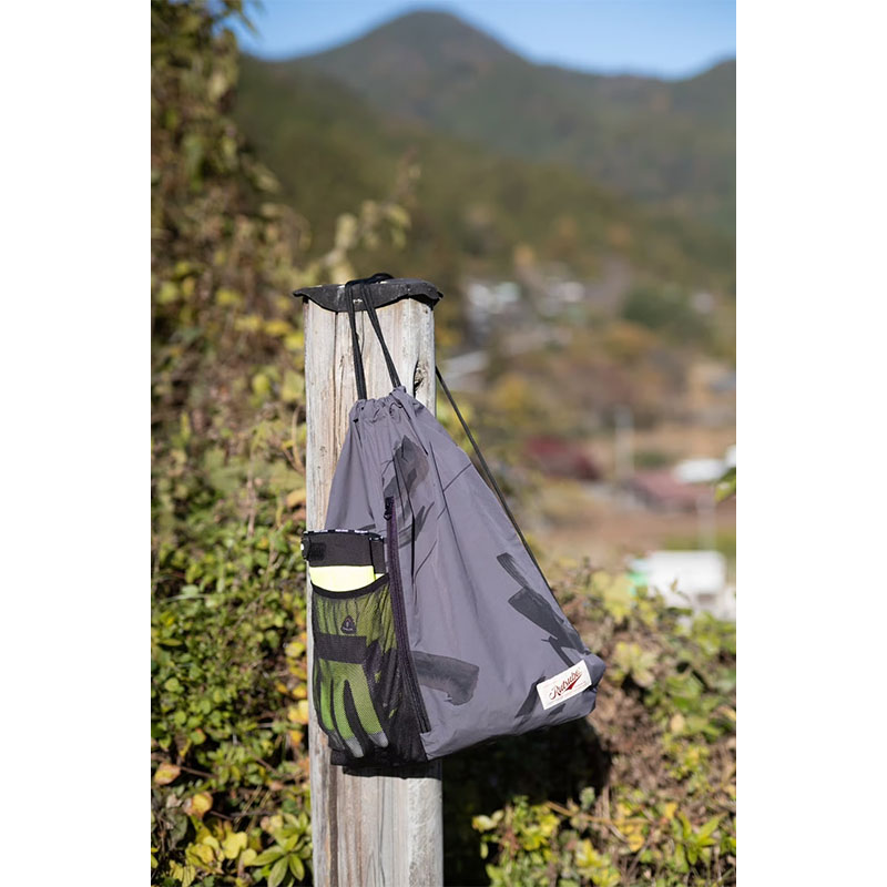 坩堝-RUTSUBO-(ルツボ)/ さむばでべるでい DRAWSTRING BAG (RUTSUBO×JUN INOUE) -GRAY-