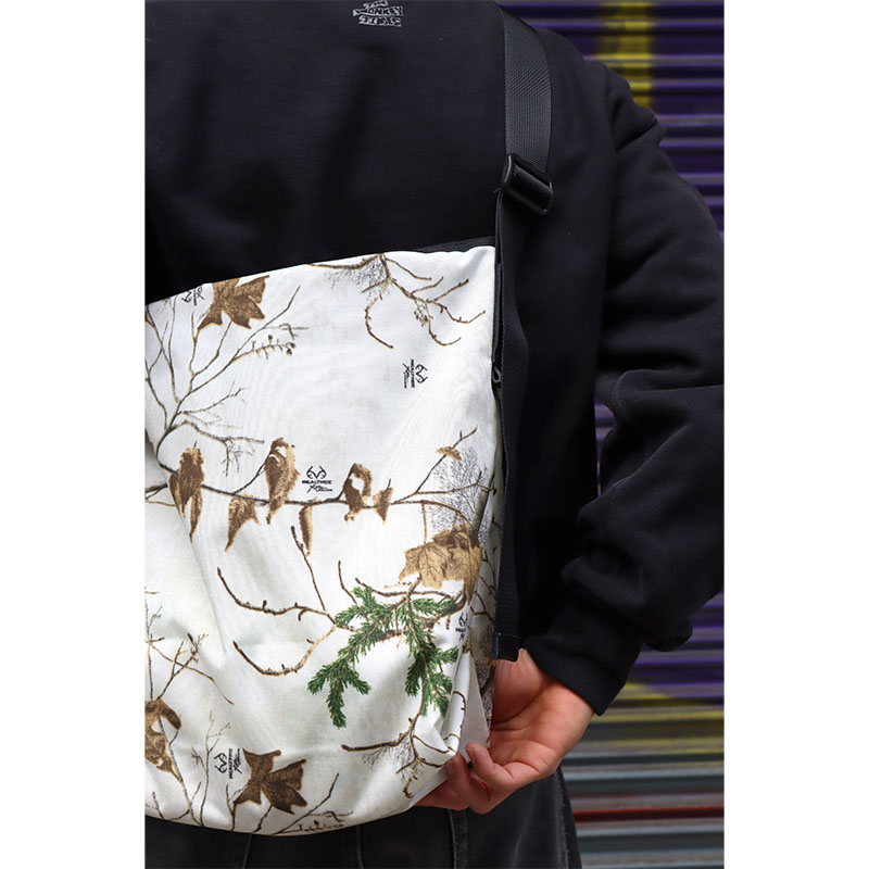 Brick(ブリック)/ REALTREE ZIP SHOULDER BAG SNOW -WHITE-